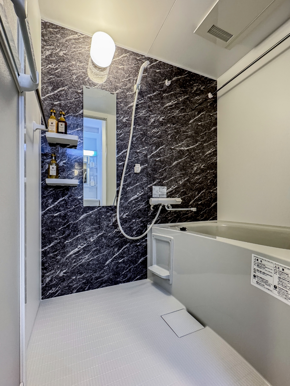 モダンバスルーム